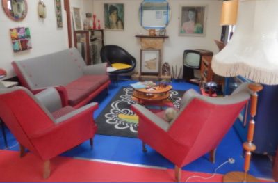 Second 1950's style lounge.